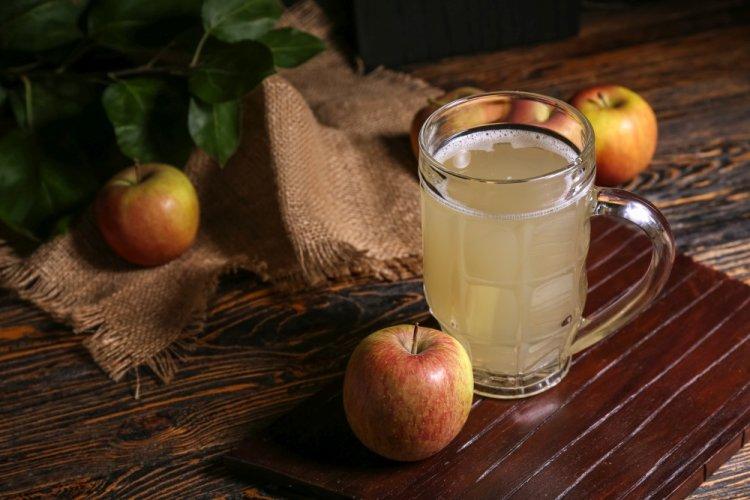 Квас из лиственницы с яблоками и корицей
