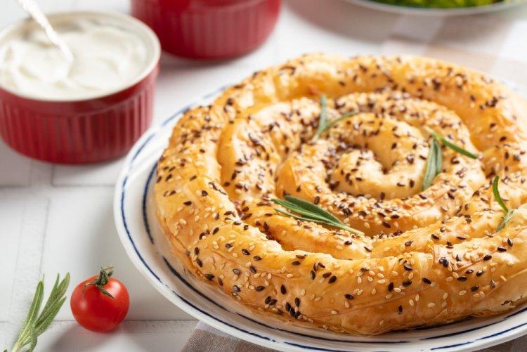 Улитка из лепешки роти с творогом в аэрогриле