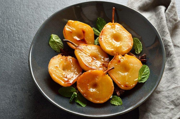 Запеченные груши с сахаром в духовке