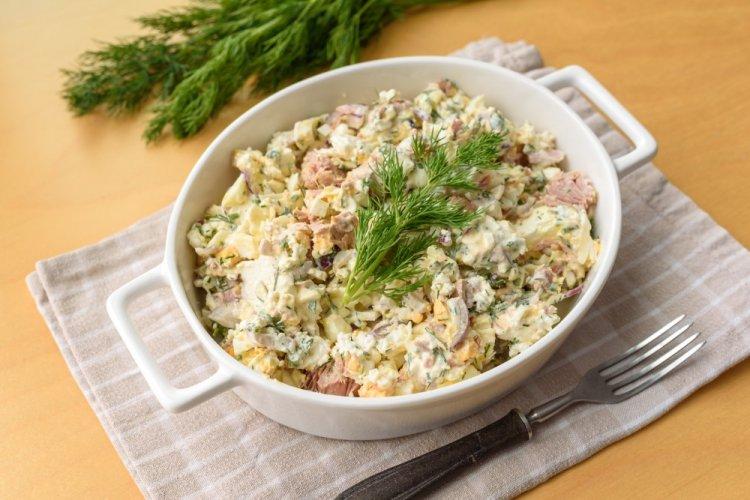 Начинка с тунцом и яйцом для лепешек роти