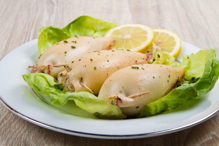 Фаршированные кальмары с творогом