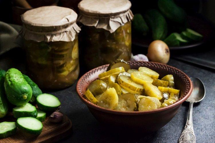 Нежинский салат из огурцов с укропом на зиму