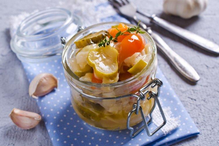 Салат из огурцов и капусты на зиму