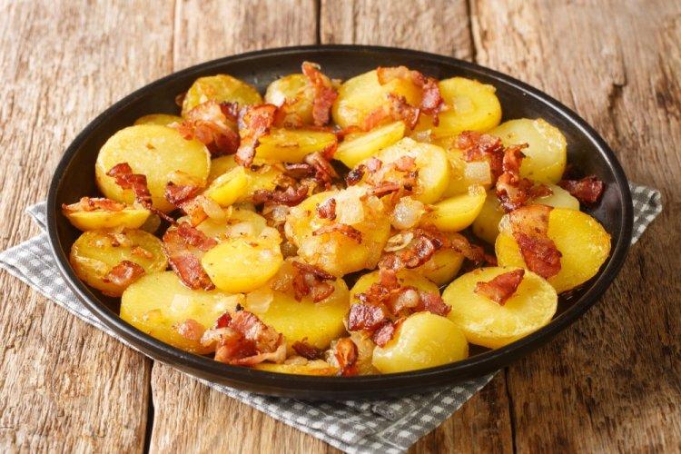 Картошка с салом в фольге на мангале