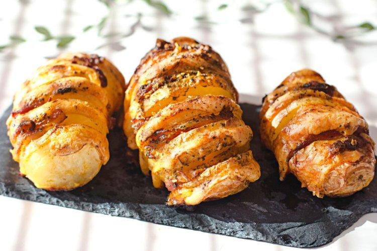 Картошка с салом и сыром в фольге на мангале