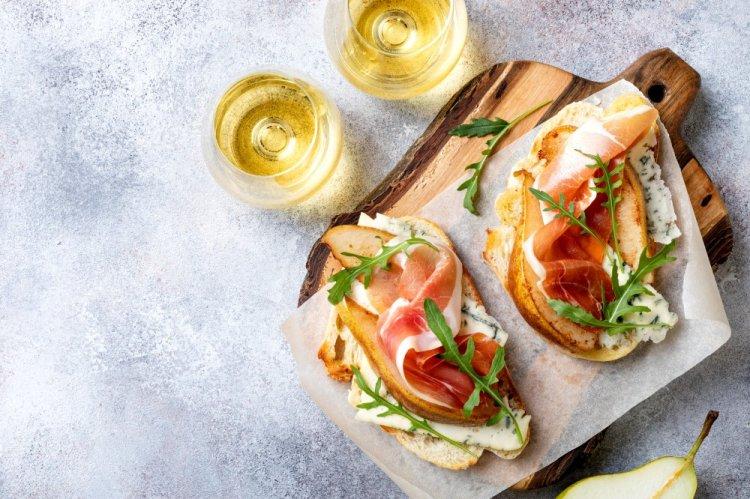 Бутерброды с хамоном, маслом и сыром
