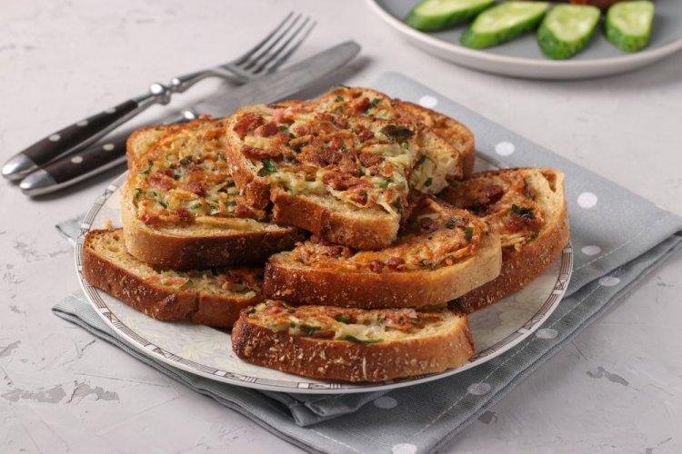 Бутерброды с колбасой, болгарским перцем и сыром в аэрогриле