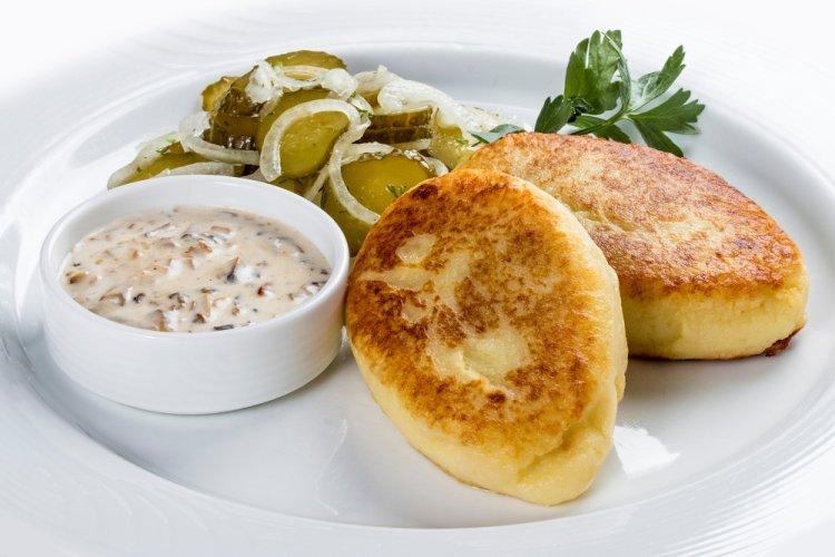 Картофельные котлеты с ветчиной и сыром