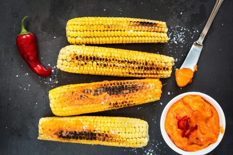 Острая медовая кукуруза на мангале