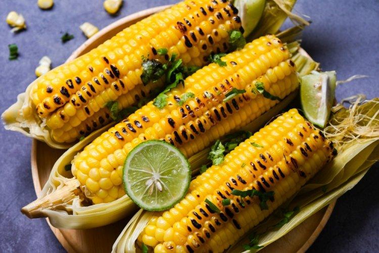 Кукуруза с лаймом на мангале