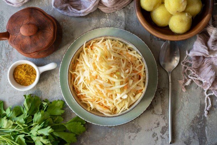 Салат с капустой, яблоком и морковью