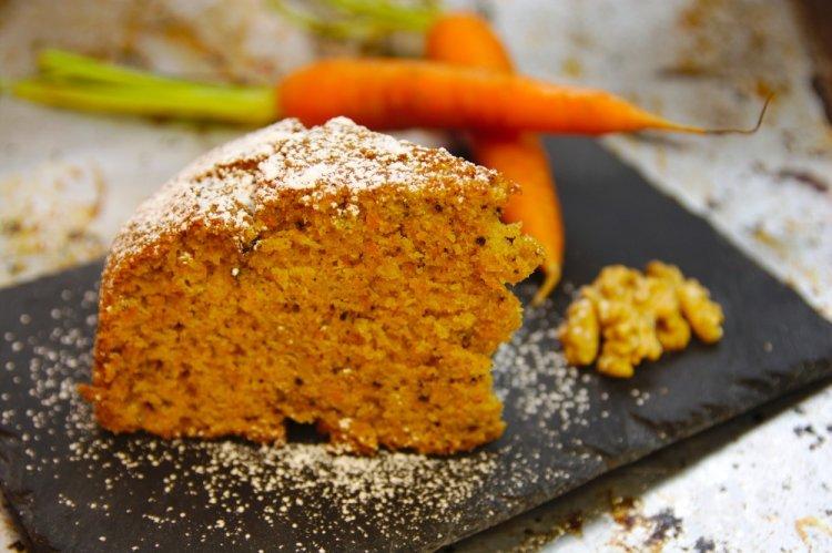 Морковный кекс с грецкими орехами на сметане