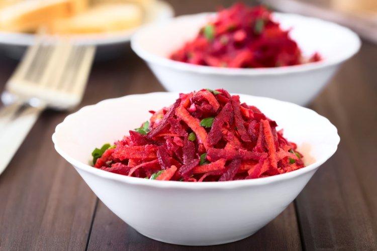 Салат из моркови, яблока и свеклы