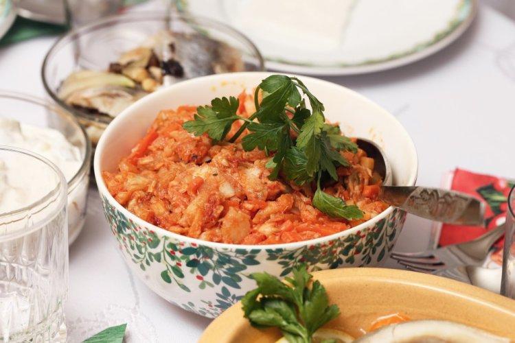 Салат из моркови с яблоком, сыром и чесноком