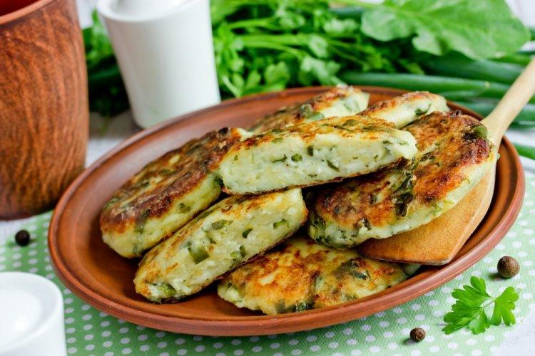 Сырники из творога с манкой и зеленью