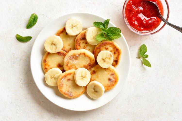 Сырники с творогом, манкой и бананом