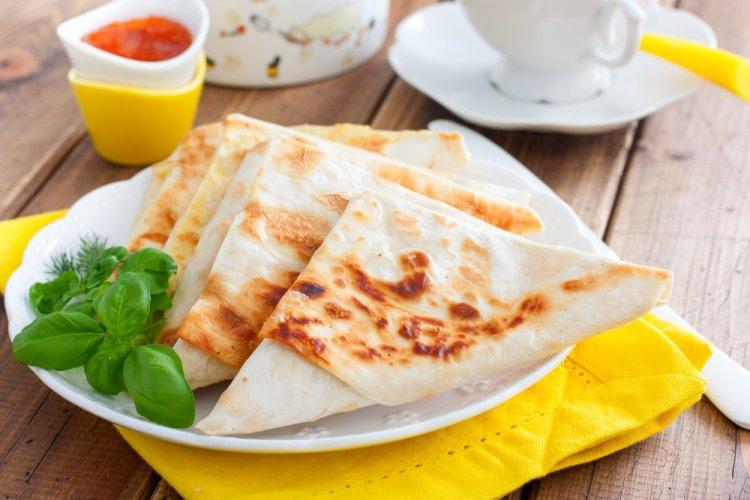 Лаваш с творогом и сыром в аэрогриле