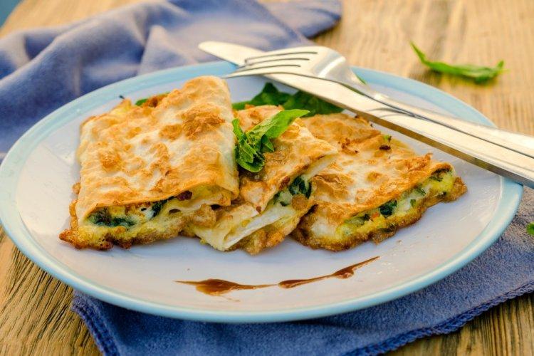 Лаваш с творогом и сыром в кляре