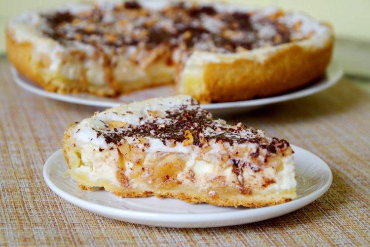 Песочный пирог с творогом и яблоками