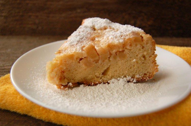 Пирог с манкой, творогом и яблоками