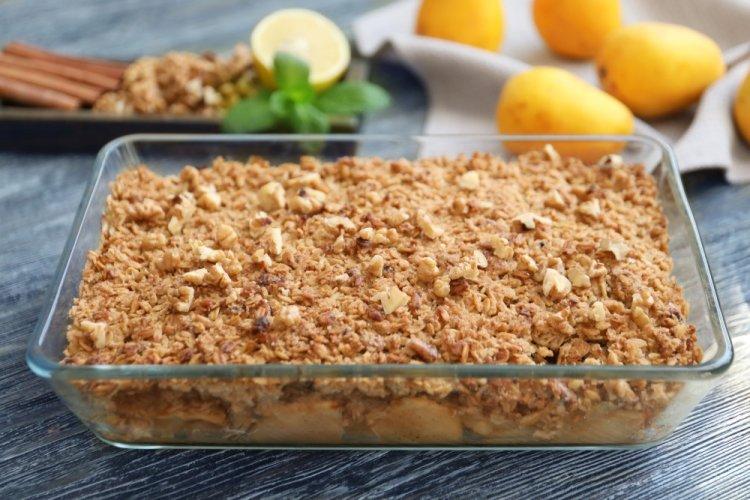 Пирог с овсяными хлопьями, творогом и яблоками