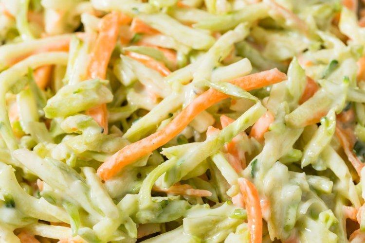 Салат с пекинской капустой, копченой курицей и корейской морковью