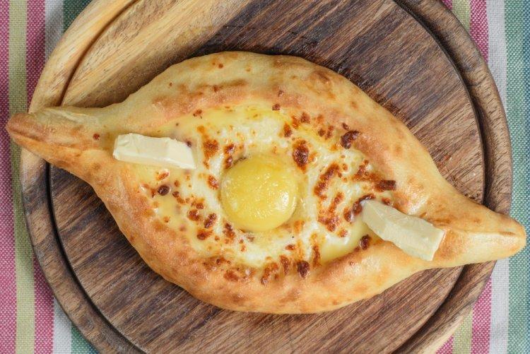 Хачапури из лепешки роти с яйцом в духовке