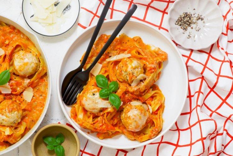 Гнезда из макарон с фаршем и овощами в духовке