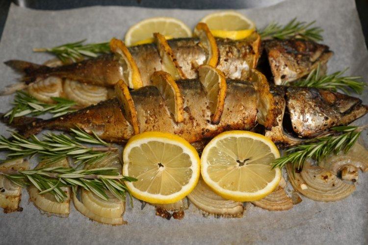 Запеченная скумбрия с лимоном в фольге
