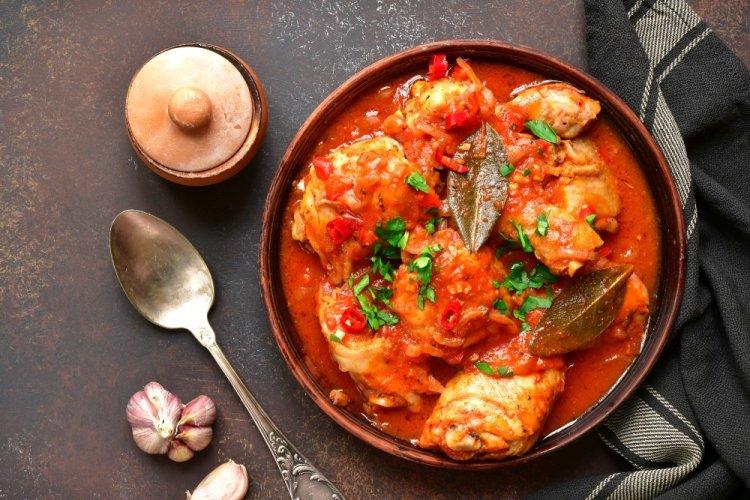 Чахохбили из курицы со сладким перцем и томатами