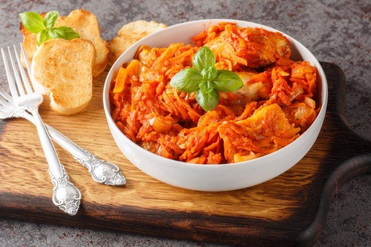 Треска с овощами в томатном соусе