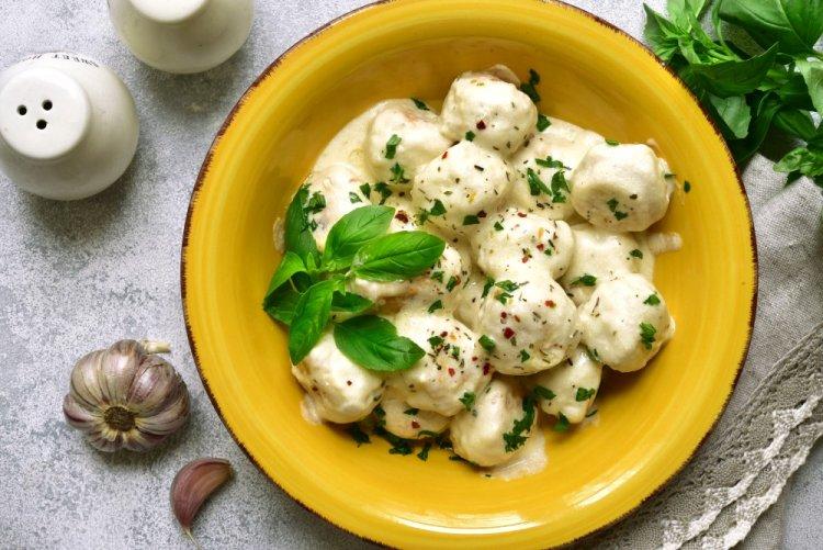 Куриные тефтели в сливочном соусе