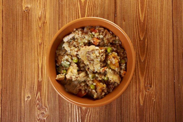 Гречка с курицей и овощами в духовке