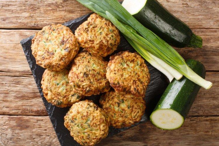 Котлеты из индейки с кабачком