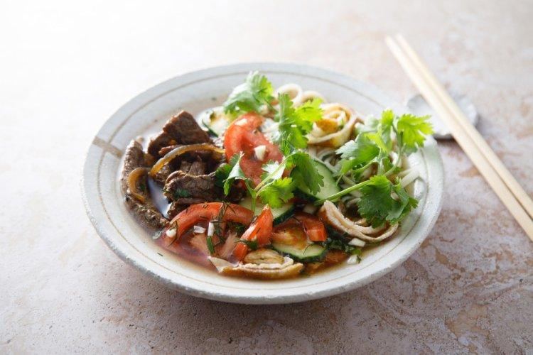 Кукси по-корейски с редисом и пекинской капустой