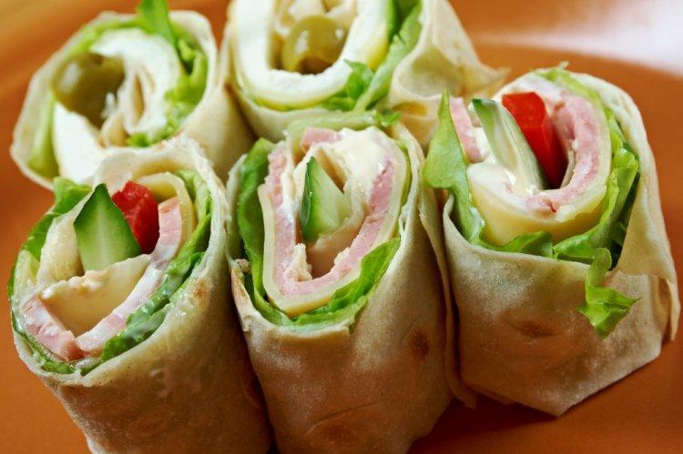 С ветчиной и овощами