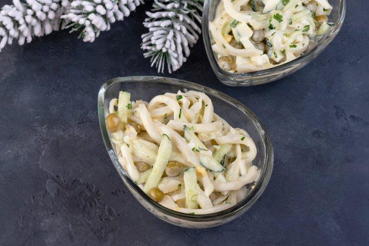 ПП салат с кальмарами и зеленым горошком