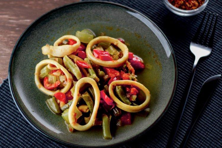 ПП салат с кальмарами и стручковой фасолью