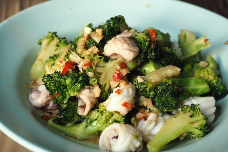 ПП салат с брокколи и кальмарами