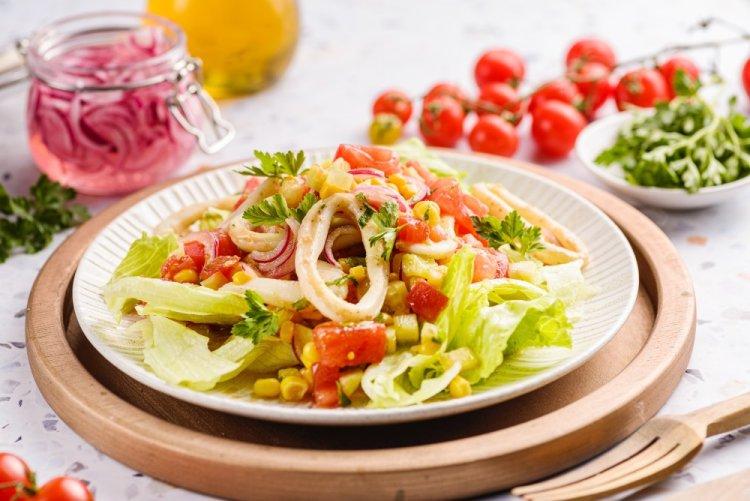ПП салат с кальмарами и кукурузой