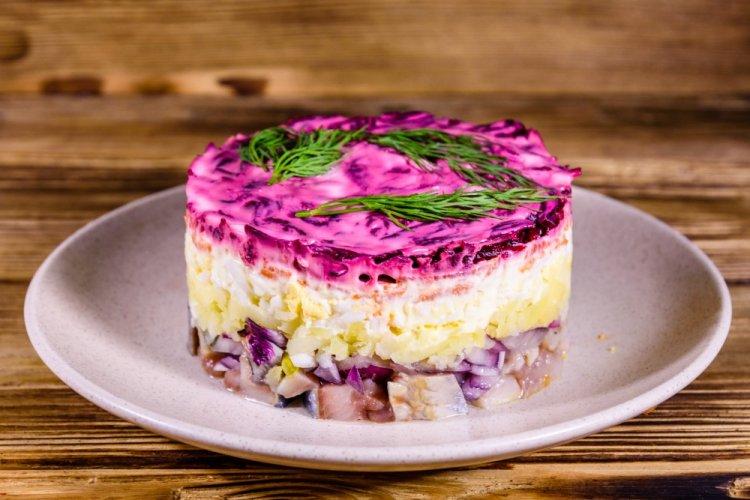 Копченая скумбрия под шубой