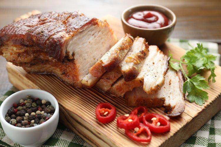 Свиная грудинка, запеченная в фольге в аэрогриле – простой и вкусный рецепт пошагово