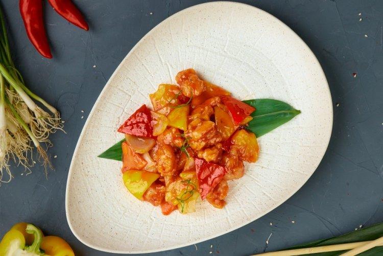 Жареная куриная грудка в кисло-сладком соусе
