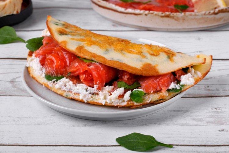 Овсяноблин с лососем и сливочным сыром