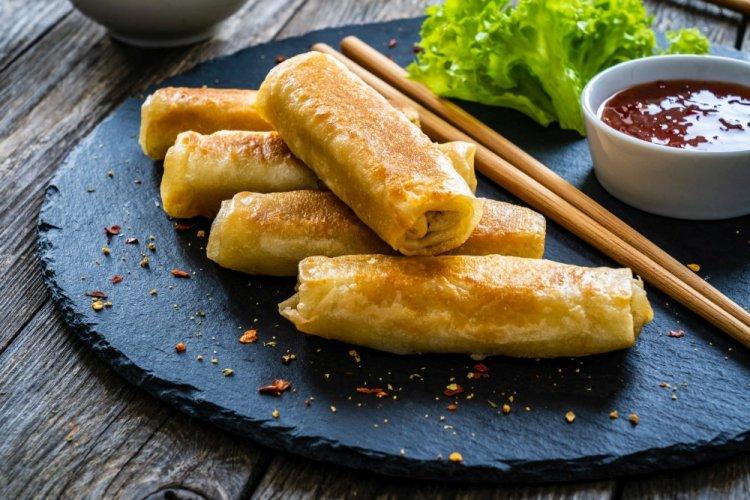 Жареные спринг-роллы с крабовыми палочками и сливочным сыром