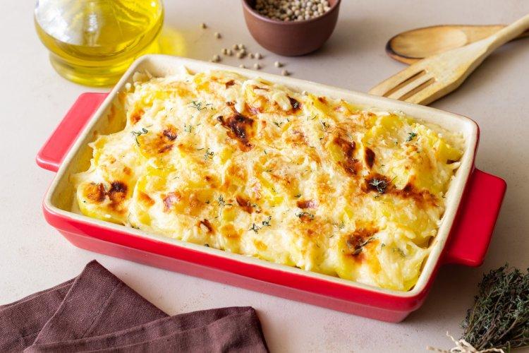 Картошка с фаршем, помидорами и сыром в духовке
