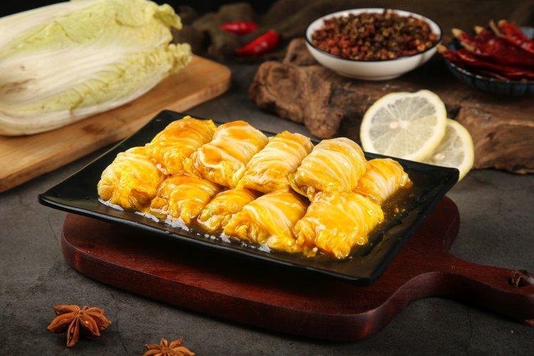 Голубцы из пекинской капусты с фаршем и рисом в кастрюле