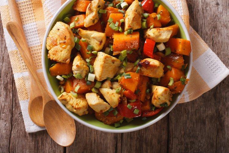 Курица с бататом в рукаве в духовке: сытно и вкусно – рецепт пошагово