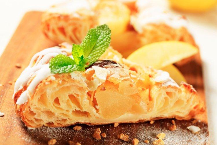Пирог из теста фило с грушей и камамбером