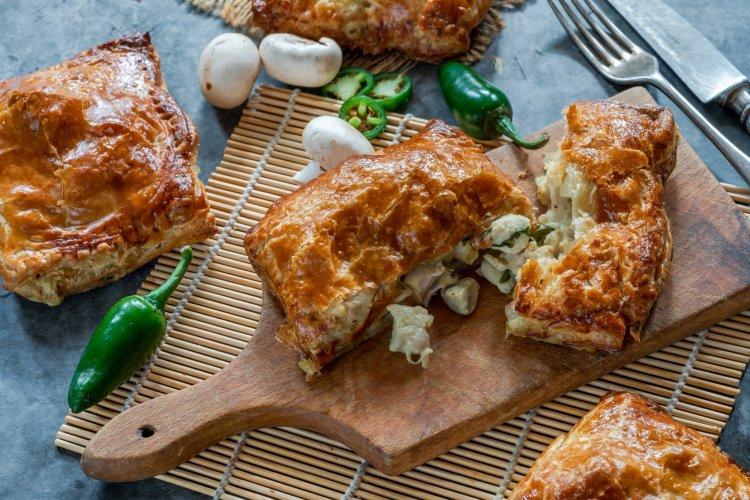 Слойки с курицей и грибами в аэрогриле